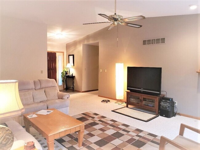 Foto del edificio - 416 Red Wing Ln