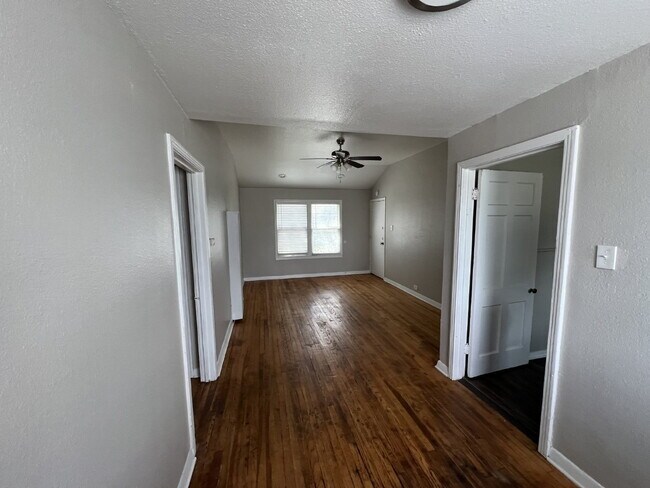 Foto del edificio - One bed/One bath close to Woodlawn Lake