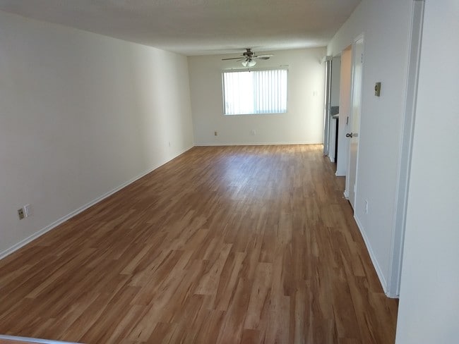 Living/dinig room - 2960 W 235th St