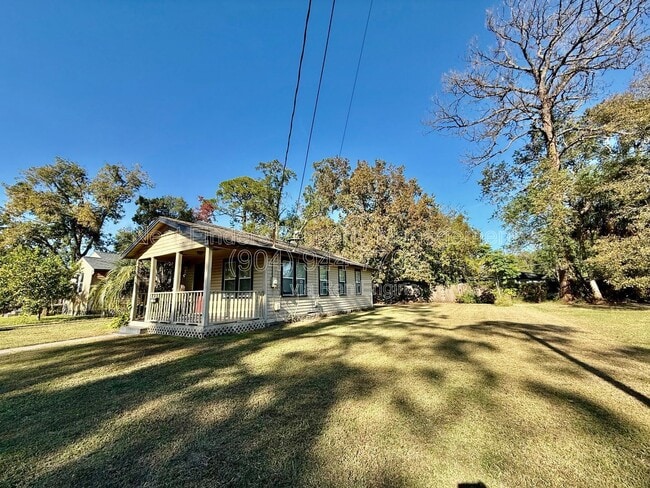 Building Photo - 625 Meteor St