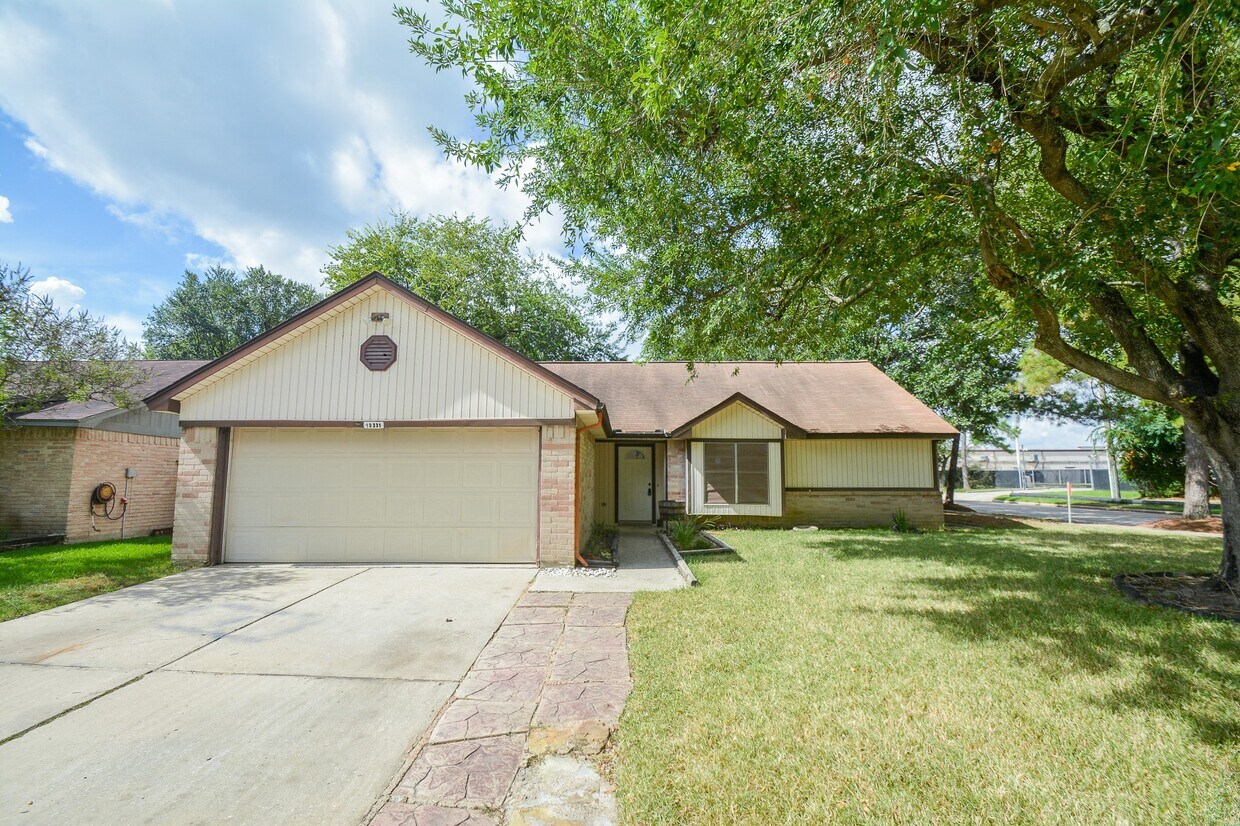 Foto principal - 19331 Nasworthy Dr