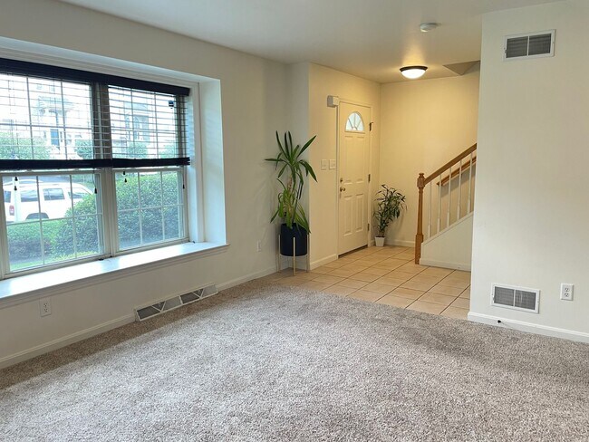 Building Photo - Beautiful Luxury Townhome in Lancaster