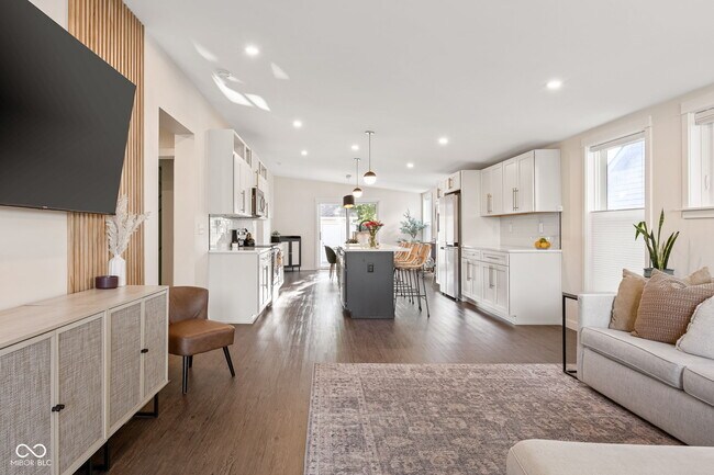 Foto del edificio - 806 N Beville Ave