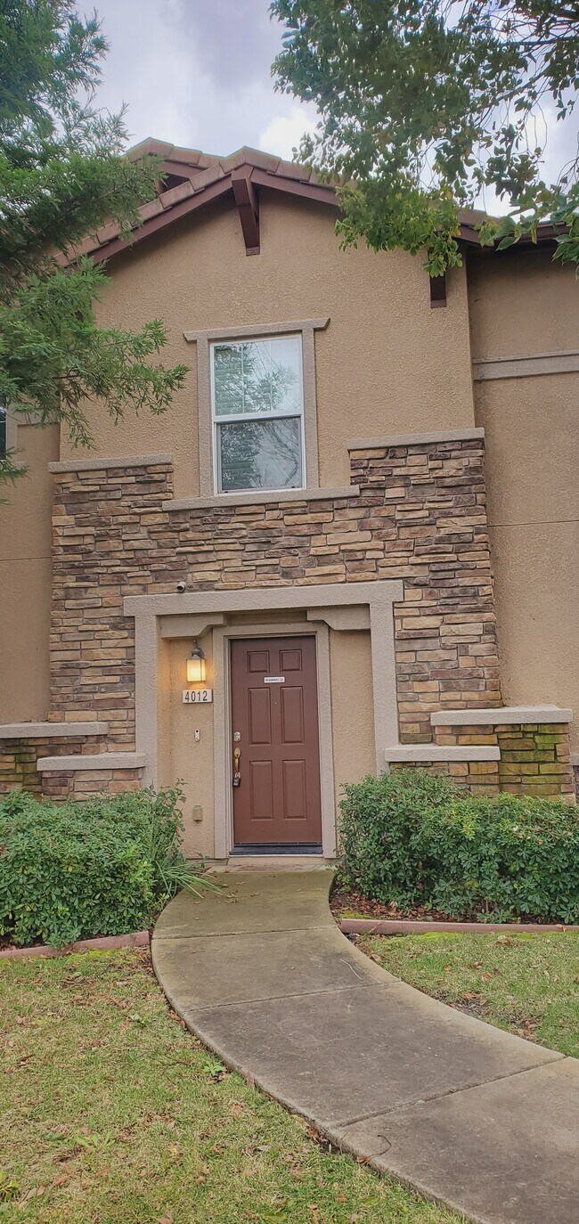 Foto del edificio - 3301 N Park Dr