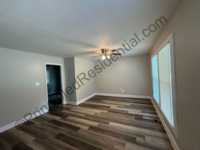 Building Photo - Nice updated ranch home