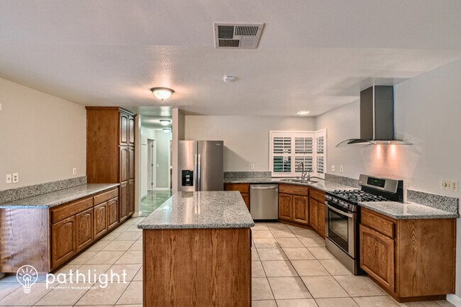 Foto del edificio - 10237 Golden Yarrow Lane, Rancho Cucamonga...