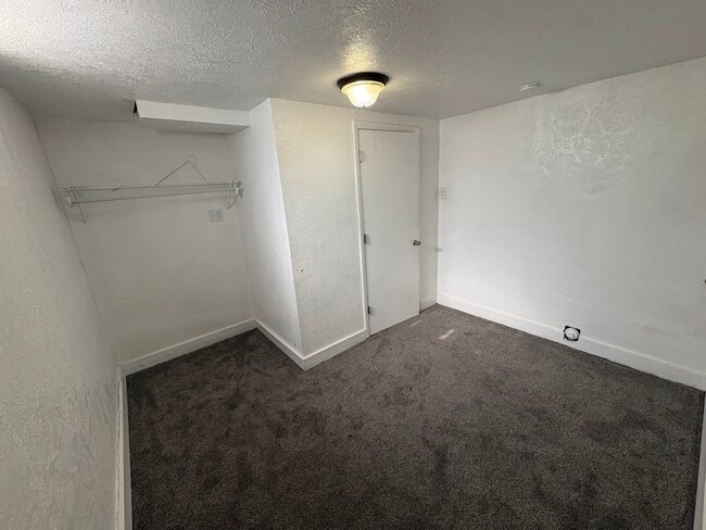 Building Photo - 1522 Hall Ave