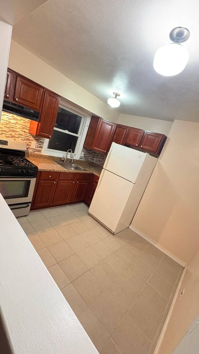 Foto del edificio - 105 Lucille Ave