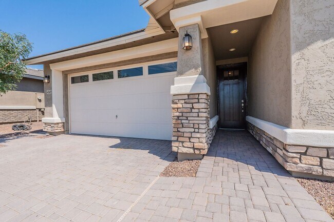 Building Photo - Charming 3-Bedroom Home in Verrado with St...
