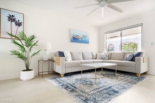 Foto del edificio - 3 br, 2 bath House - 2143 NE 56th Ct