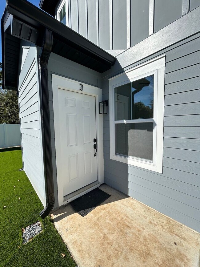 Building Photo - 2022 Trimble Rd