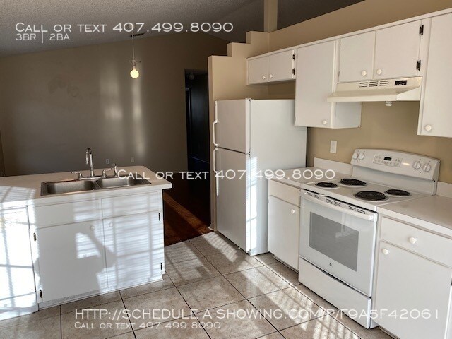 Building Photo - 301 S Capen Ave