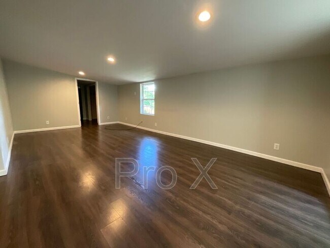 Building Photo - 1637 Jefferson Cir