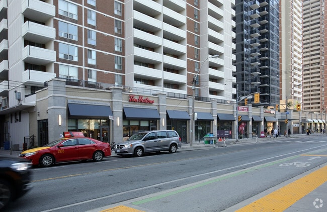 Building Photo - 565 Sherbourne St