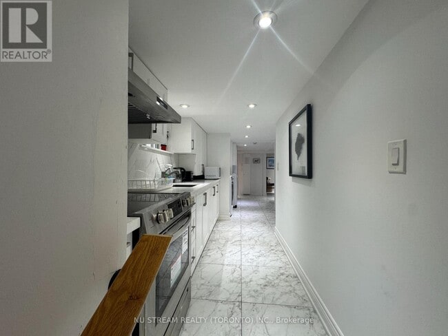 Building Photo - 119 Lascelles Blvd