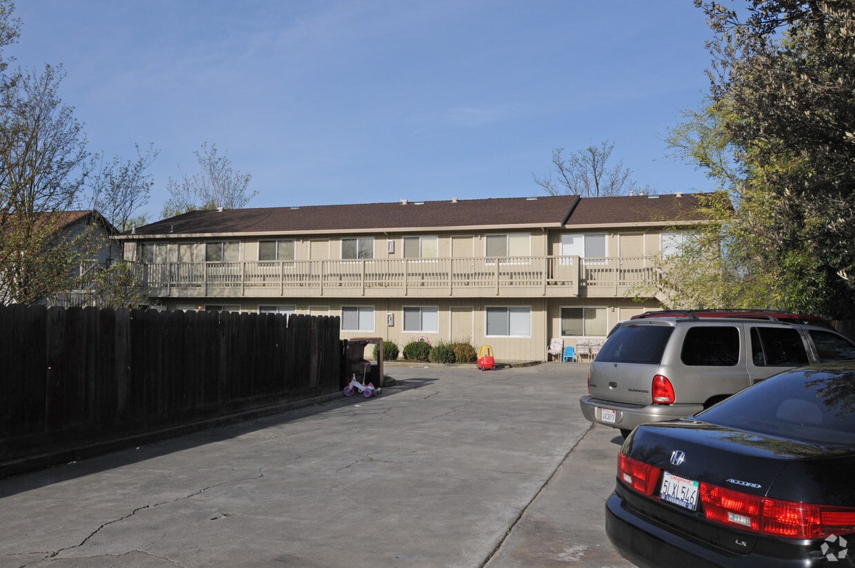 Primary Photo - 1645 Court Dr