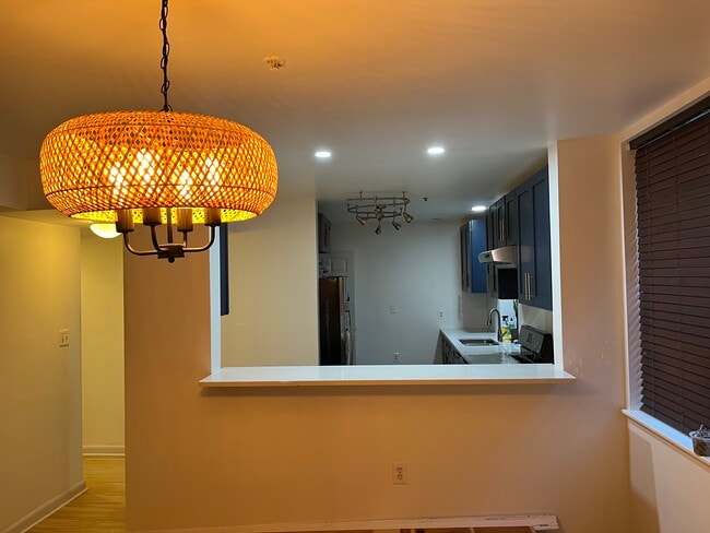 Kitchen - Breakfast Bar - 2300 18th St NE