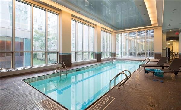 Foto principal - 242 W 61st St