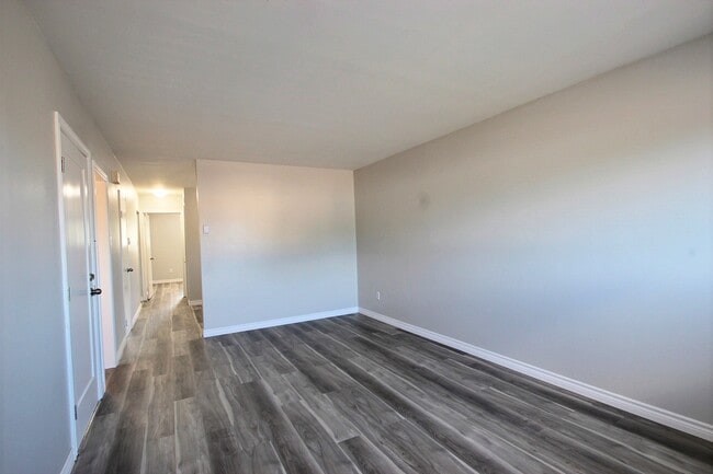 Building Photo - 75 8 St