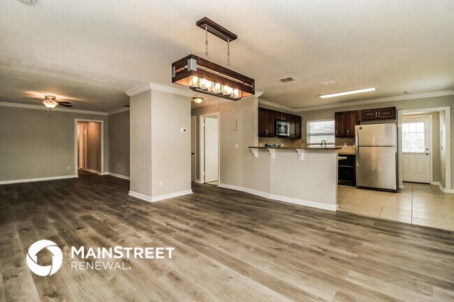 Building Photo - 701 Palm Springs Dr