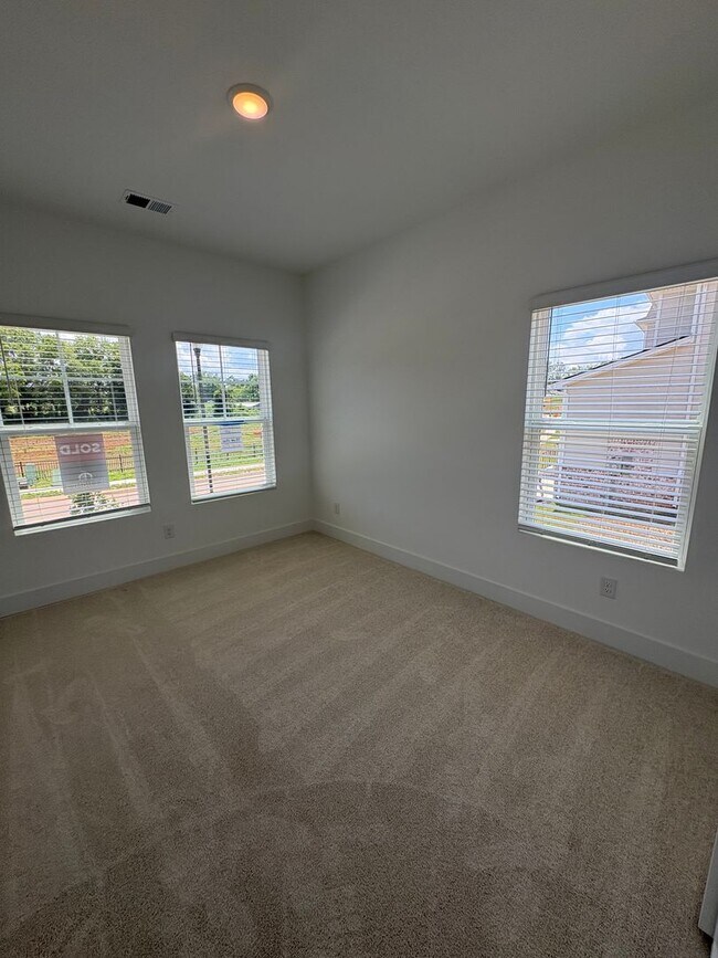 Foto del edificio - New Construction | Covered Deck + Open Living | Columbia, TN