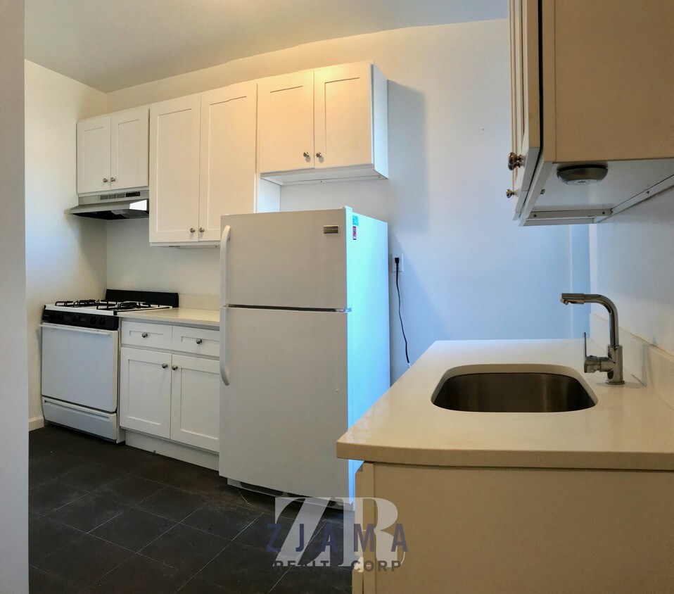 Foto principal - 301 Sterling St
