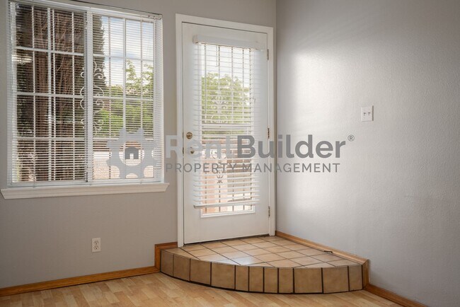 Building Photo - ***Lease Pending*** Please apply at your o...