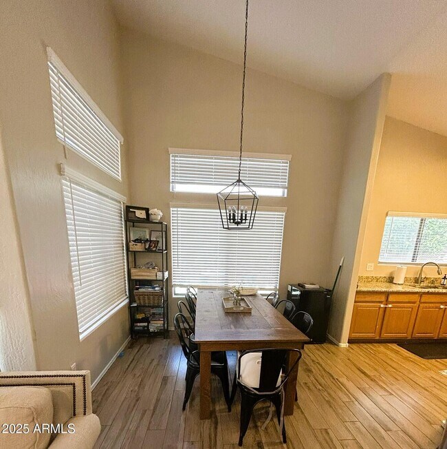 Foto del edificio - 9060 W Maui Ln