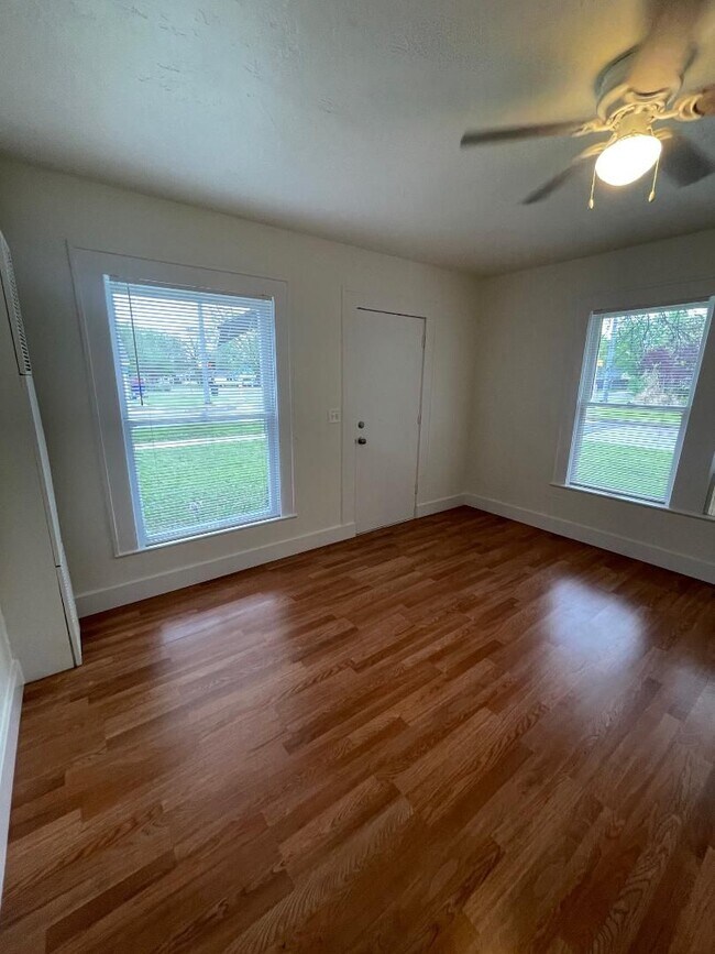 Foto del edificio - 1 BED 1 BATH DUPLEX FOR LEASE AVAILABLE July 1!