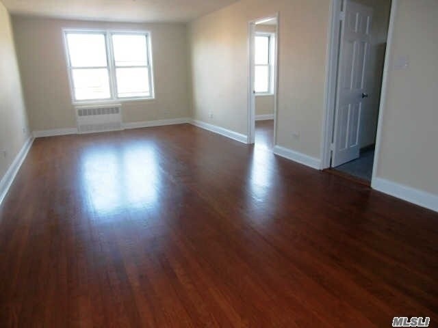 Foto del edificio - 241-20 Northern Blvd
