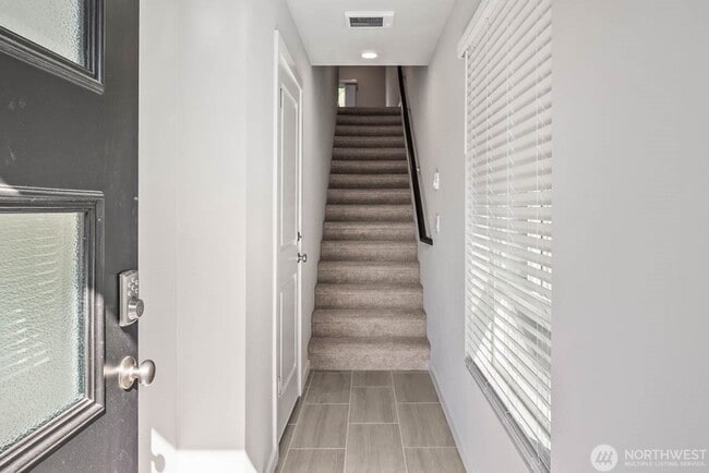 Building Photo - 3bd/2.5ba Lynnwood Townhome