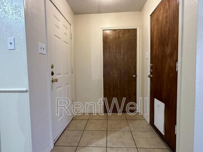 Foto del edificio - 6706 Grover Avenue - B