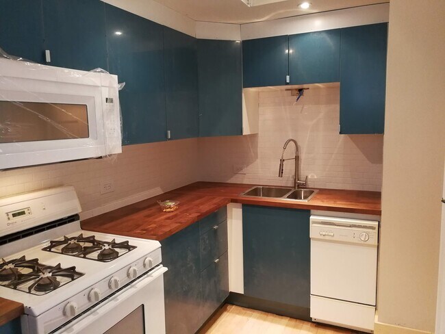 Kitchen - 2230 N Bissell St