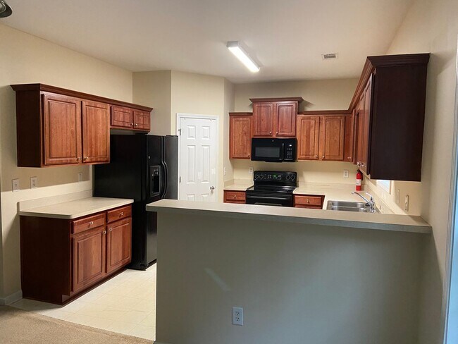 Foto del edificio - 4BR Home w/ Fireplace + 2-Car Garage in Snellville