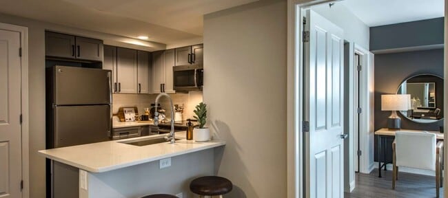 Building Photo - 30 Cambridge Park Dr. Unit 3131