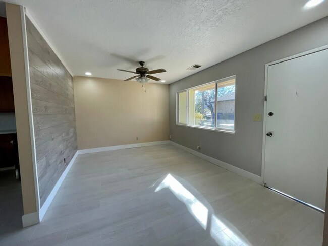 Foto del edificio - 412 Persifer St