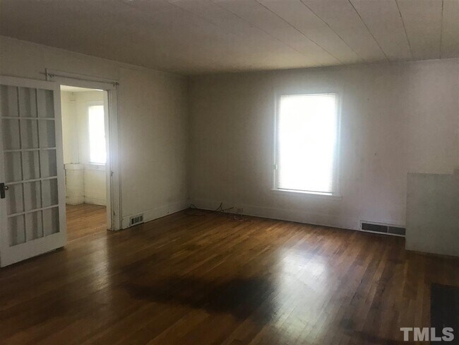 Building Photo - 810 Rosehill Ave