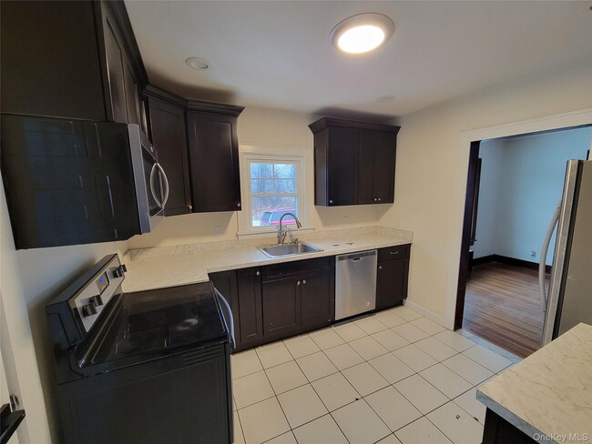 Building Photo - 712 NY-52