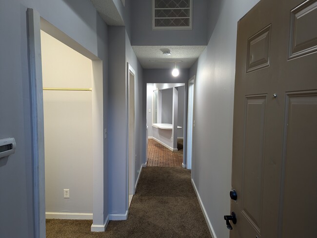 Entryway - 203 3rd St E