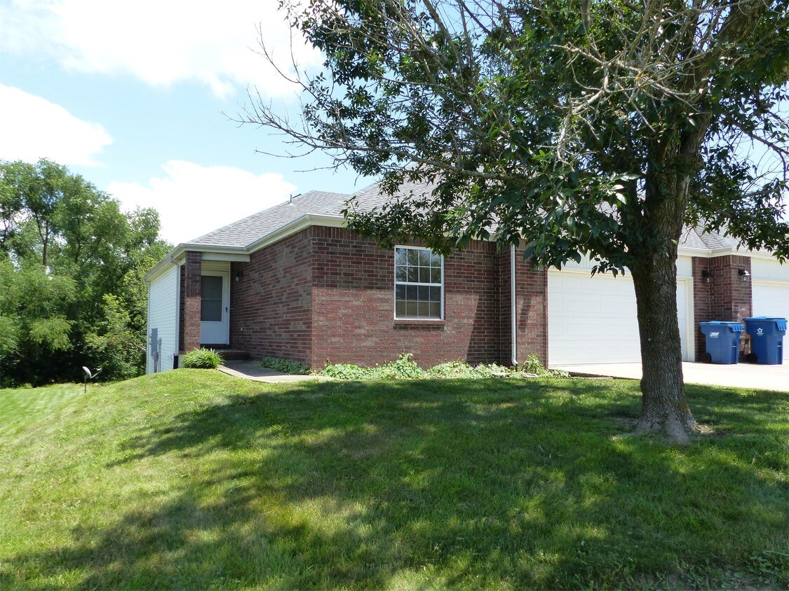 696 S Curtis Unit 1, Nixa, MO 65714 Apartment for Rent in Nixa, MO