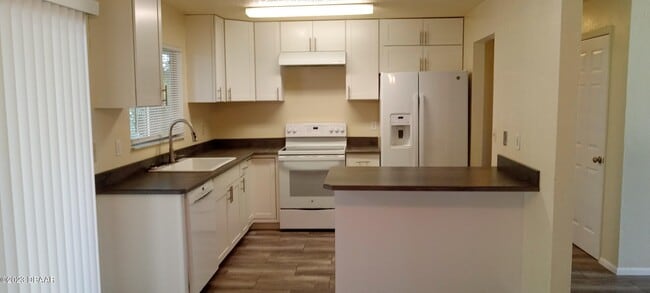 Photo - 8 Castle Manor Dr Apartment