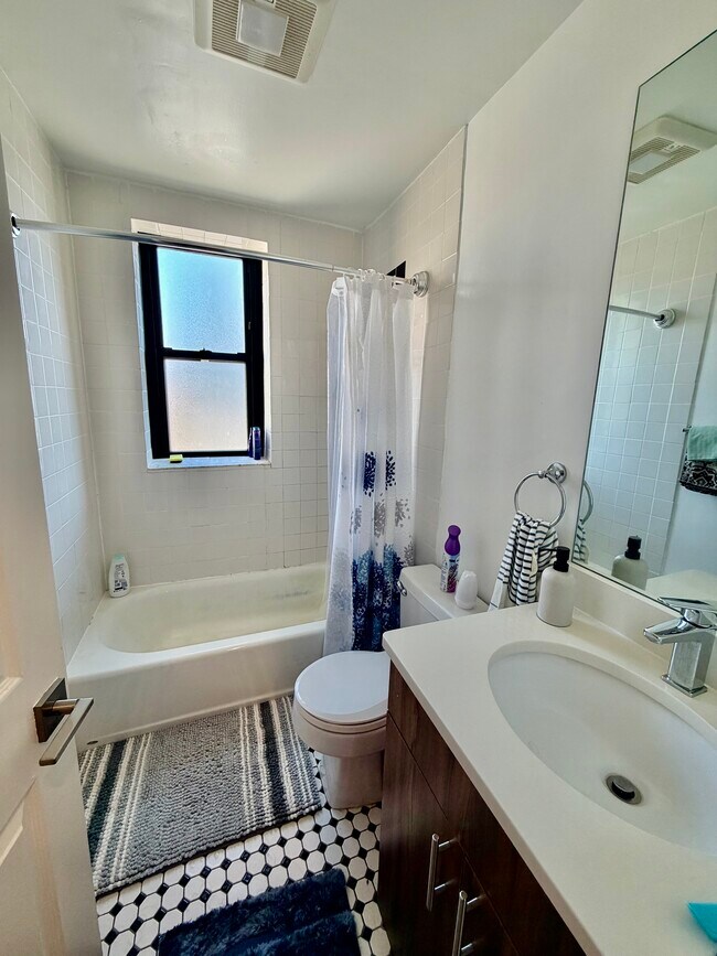 Building Photo - 833-835 Beacon St. Unit 5B