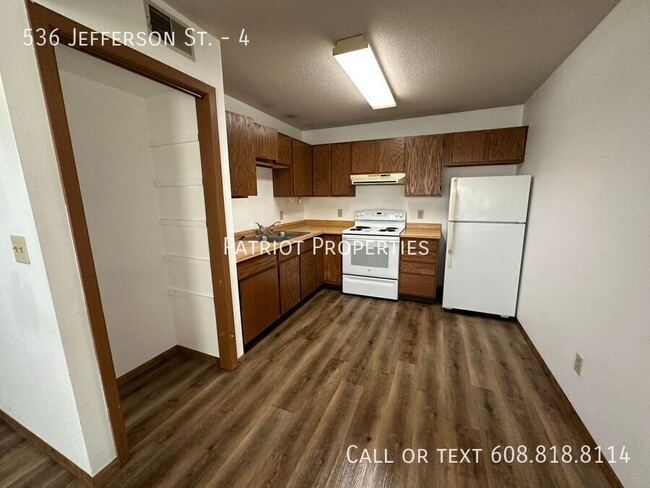 Building Photo - 2 bedroom/ 1 bath apartment in Mauston, WI