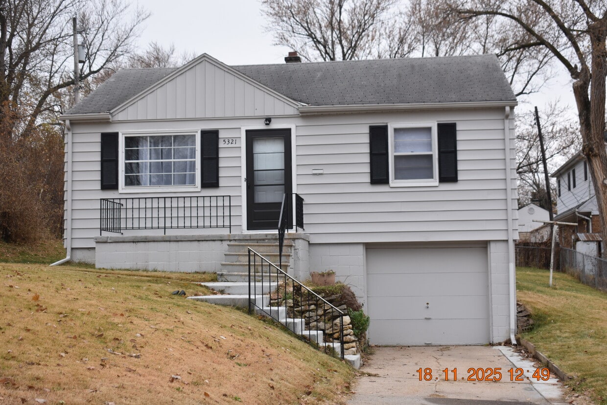 Primary Photo - 5321 Pratt St