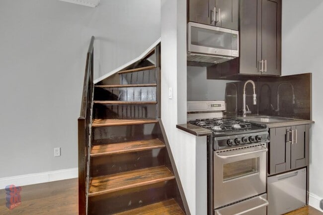 Building Photo - 145 E 26th St