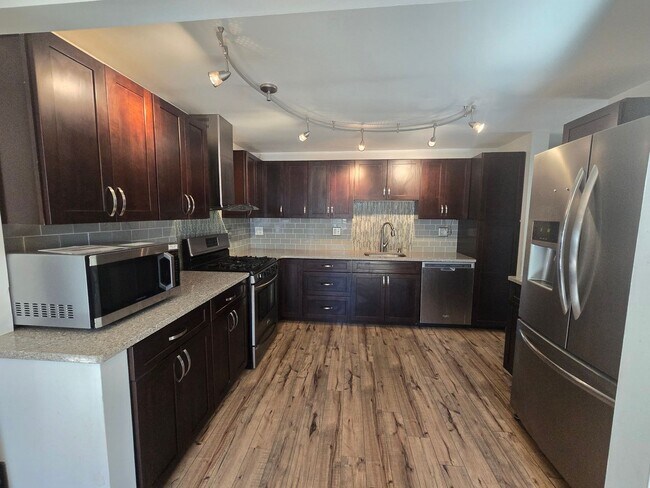 Foto del edificio - AVAILABLE NOW! Adorable 3 Bedroom Split Entry Home - Monroeville PA
