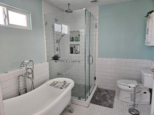 Building Photo - 3500 El Cortez Ave