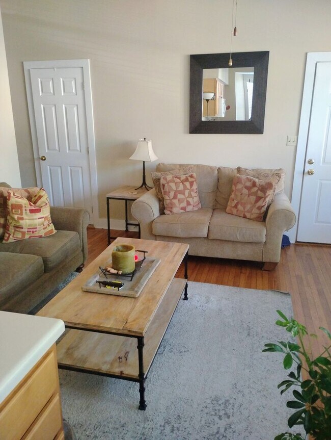 Foto del edificio - 425 Caplewood Dr