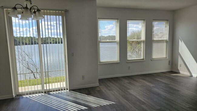 Foto del edificio - 10962 Derringer Dr