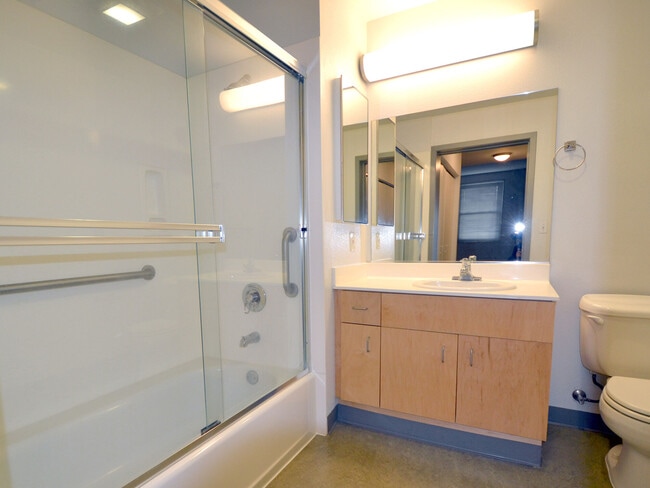 Interior Photo - 33 South Third